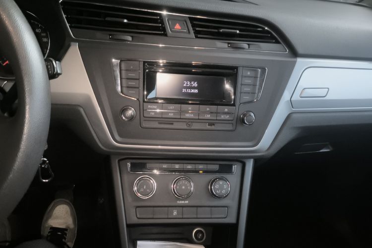 大众 2018款 途安L 1.6L 手动风尚版中控内饰16