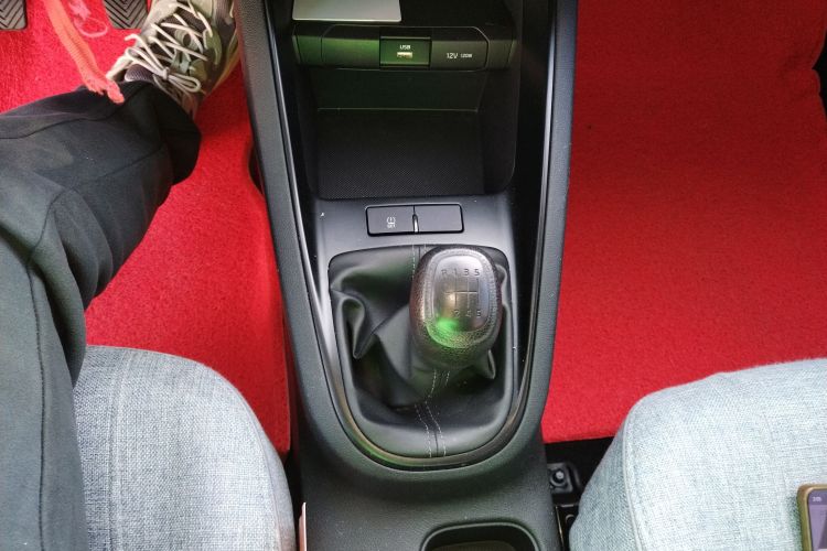 起亚 福瑞迪 2019款 1.6L 手动舒适版 国VI中控内饰18