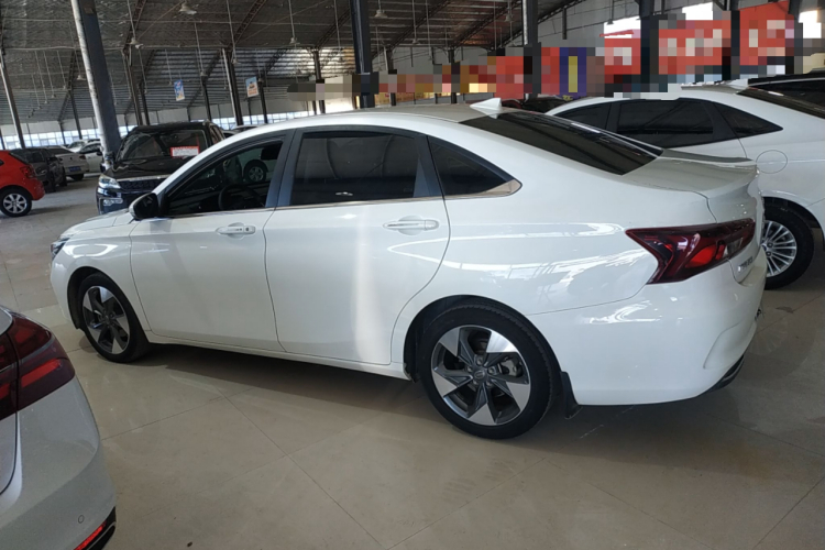 广汽传祺 传祺GA4 2018款 200T 自动尊享版车身外观4