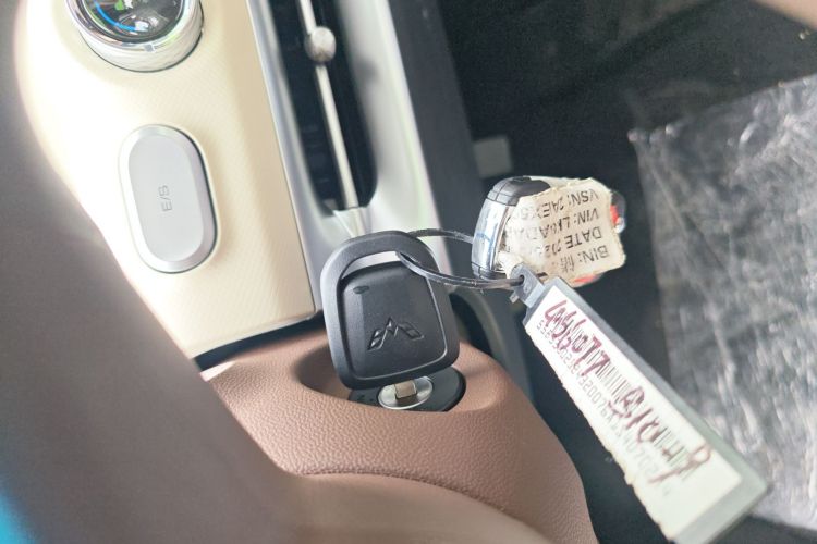 五菱汽车 五菱缤果 2025款 203km 轻享款中控内饰11