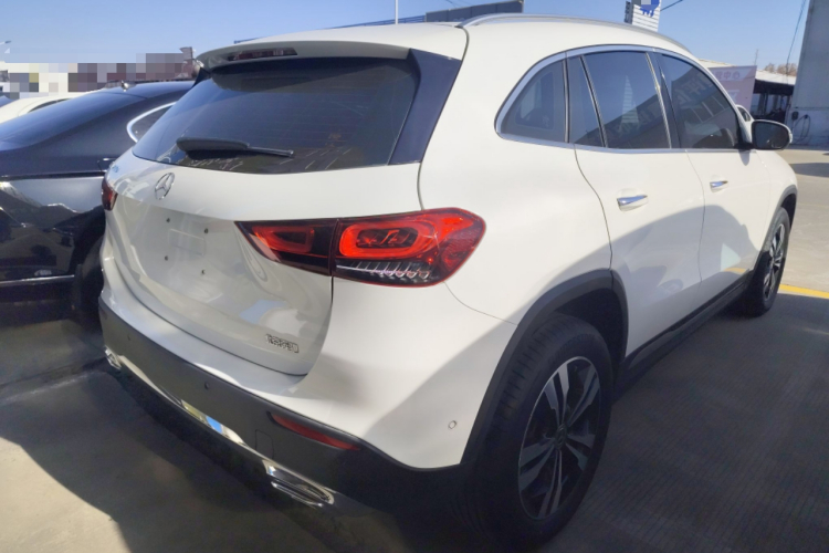 奔驰GLA 2022款 改款 GLA 200车身外观7