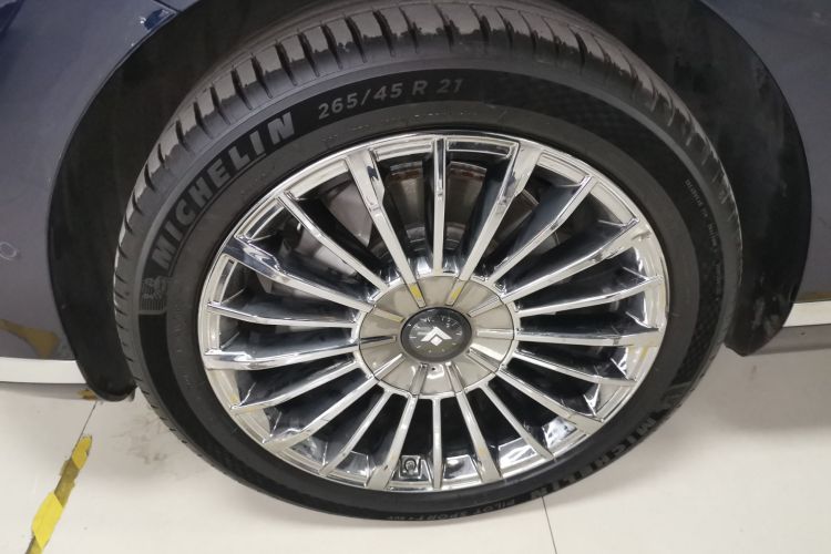 昊铂HL 2025款 700 Ultra六座四驱激光雷达版车身外观6007