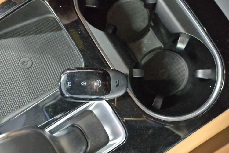 理想汽车 理想ONE 2021款 增程6座版中控内饰11