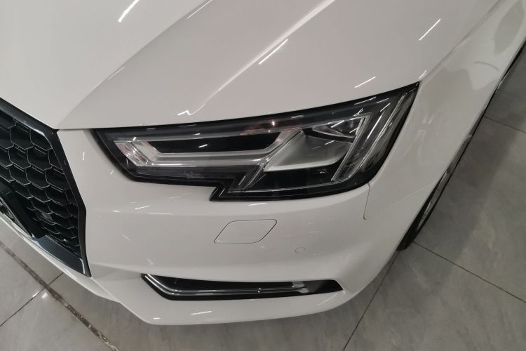 奥迪A4L 2018款 30周年年型 45 TFSI quattro 个性运动版局部细节36