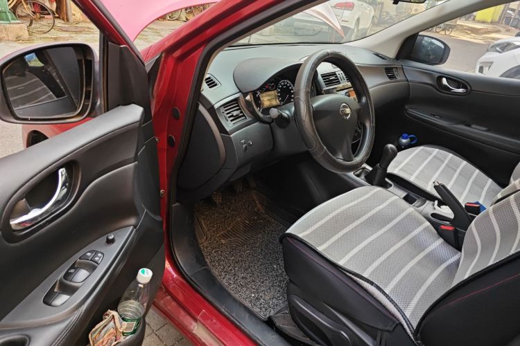 日产 骐达TIIDA 2014款 1.6L 手动舒适型中控内饰7003