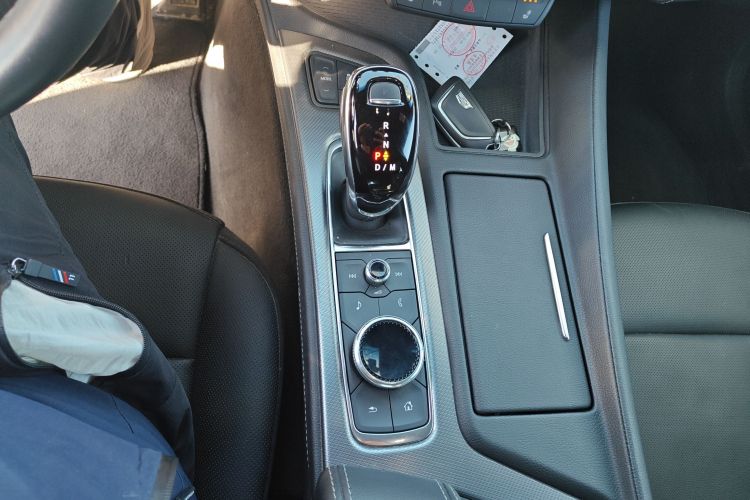 凯迪拉克CT5 2021款 28T 豪华型中控内饰18