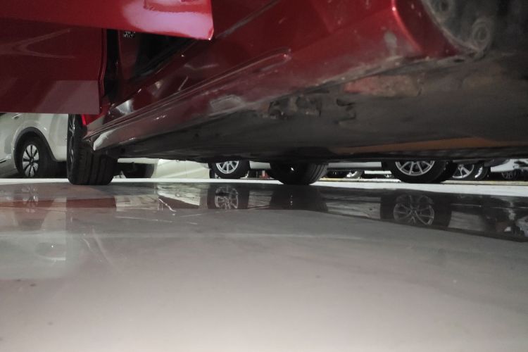 奔驰C级 2018款 C 200 运动版局部细节9001