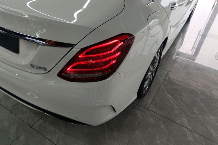 奔驰C级 2018款 C 180 L 时尚型运动版车身外观9