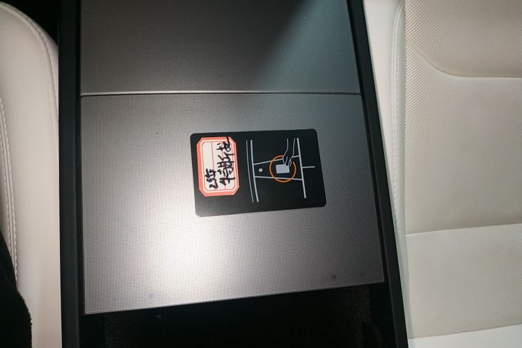 特斯拉 Model 3 2023款 后轮驱动版中控内饰7001