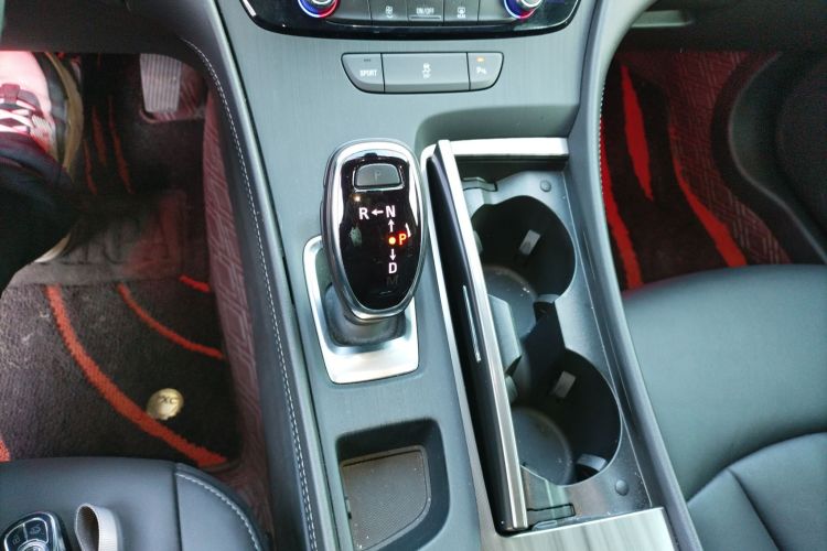 别克 君越 2022款 652T 豪华型中控内饰18