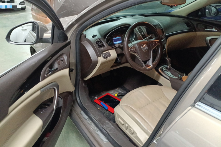 别克 君威 2014款 2.0L 精英时尚型中控内饰20