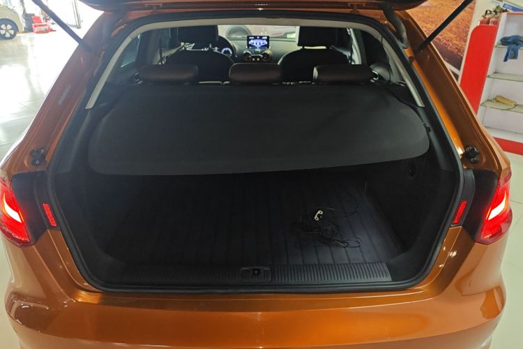 奥迪A3 2015款 Sportback 35 TFSI 百万纪念智领型机舱底盘23