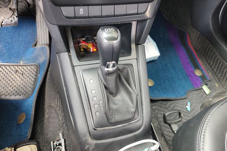 斯柯达 Yeti 2017款 TSI280 DSG前行版中控内饰18