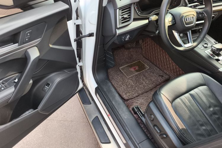 奥迪Q5L 2020款 45 TFSI 尊享时尚型中控内饰7003