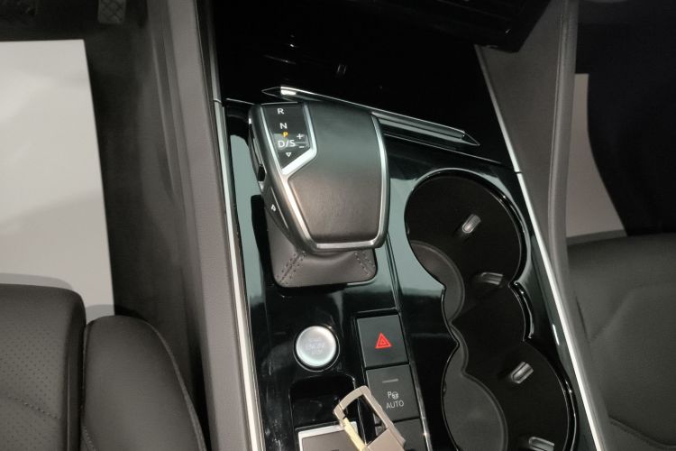 大众 途锐 2022款 3.0TSI 锐享版 曜黑运动套装中控内饰18