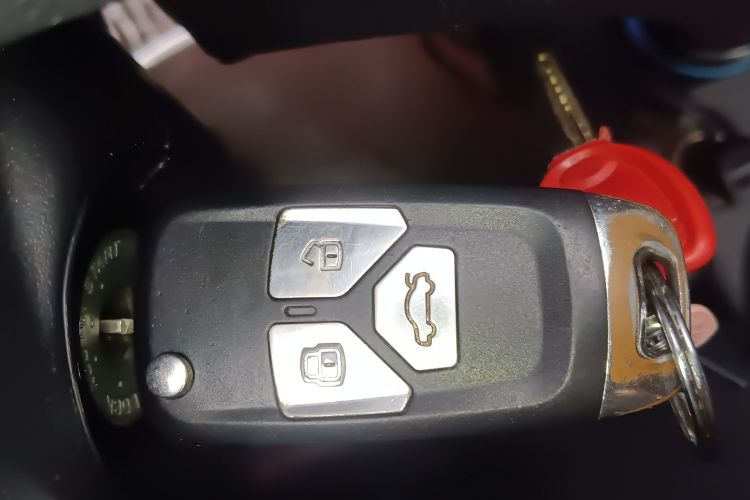 铃木 雨燕 2013款 1.5L 手动20周年限量版中控内饰11