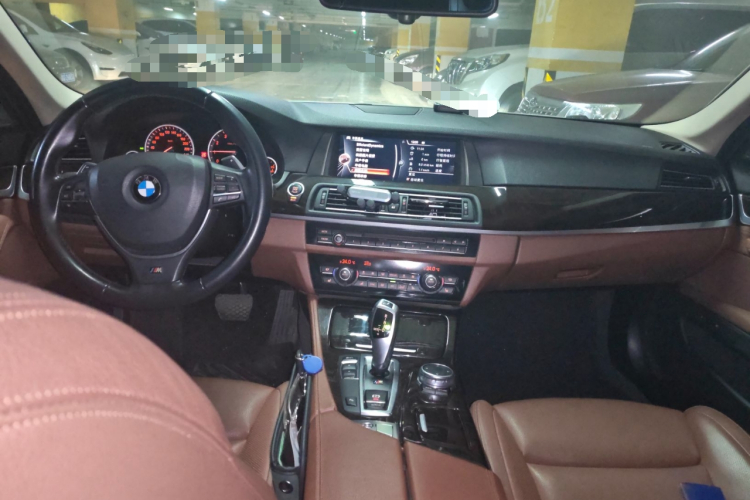 宝马5系 2015款 535Li 领先型中控内饰12