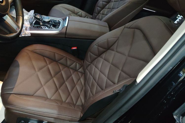 宝马X5 2022款 改款 xDrive 30Li 尊享型M运动套装中控内饰19