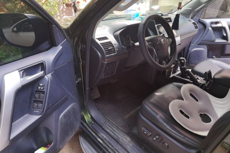丰田 普拉多 2019款 3.5L 自动TX-L尊享版后挂备胎中控内饰20