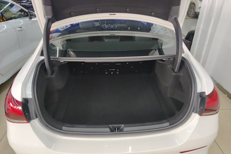 奔驰A级 2021款 A 200 L 运动轿车时尚型机舱底盘23