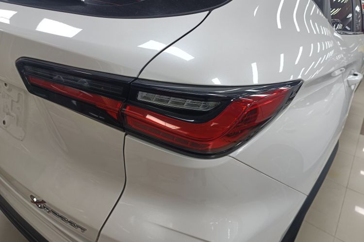 长安欧尚X5 2021款 1.5T DCT旗舰型车身外观9