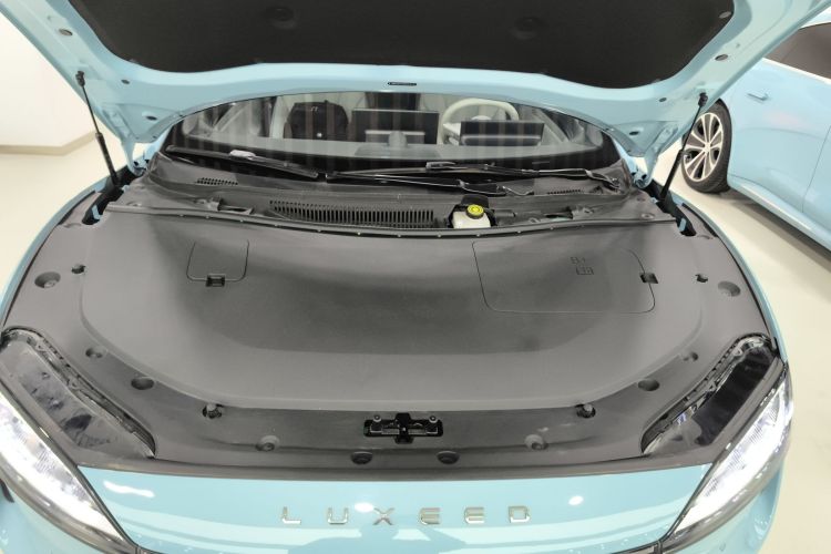 鸿蒙智行 智界S7 2024款 Ultra 四驱旗舰版机舱底盘24