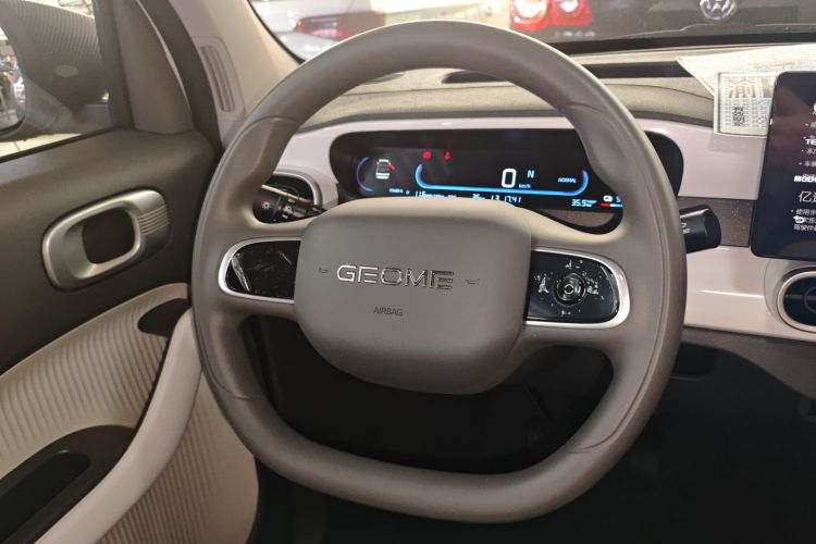 吉利银河 2025款 210km 熊猫骑士中控内饰13