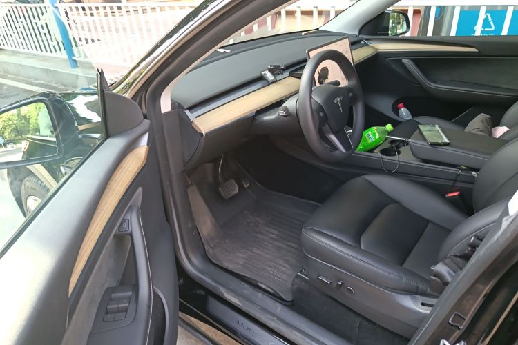 特斯拉 Model Y 2022款 改款 后轮驱动版中控内饰7003