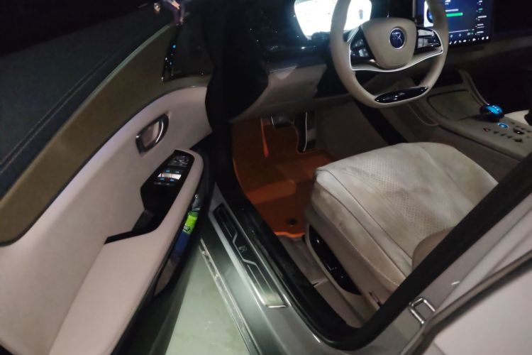 比亚迪 汉 2025款 DM-i 125KM尊荣型中控内饰20