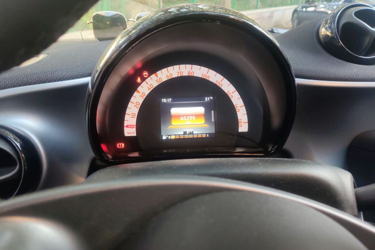 smart fortwo 2019款 0.9T 66千瓦硬顶动擎版 国VI中控内饰14