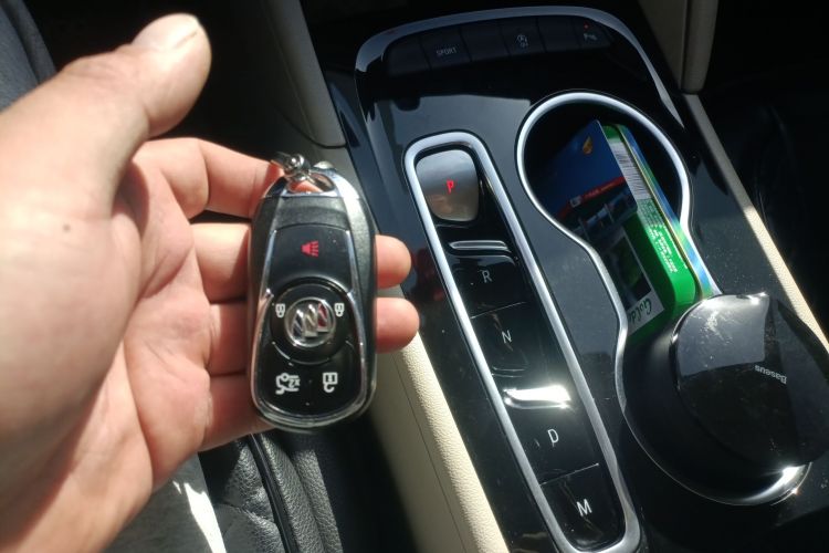 别克 君威 2021款 552T 精英型中控内饰7001