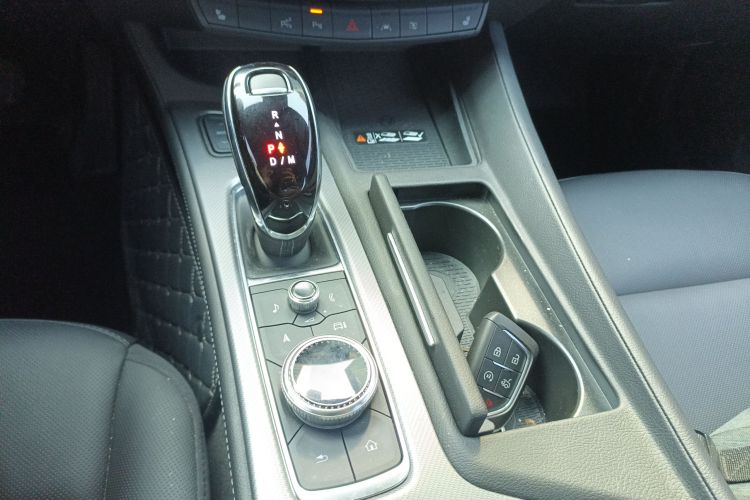 凯迪拉克CT5 2025款 28T 城市运动版中控内饰18