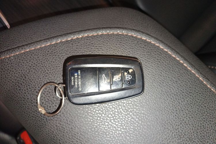 丰田 凯美瑞 2021款 2.0G 豪华版中控内饰11