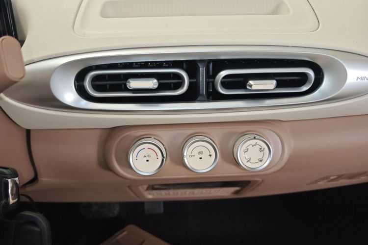 五菱汽车 宏光MINIEV 2025款 四门版 进阶款中控内饰16