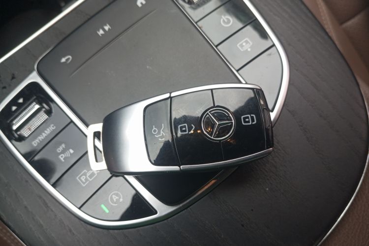 奔驰E级 2022款 改款三 E 300 L 运动豪华型中控内饰7001