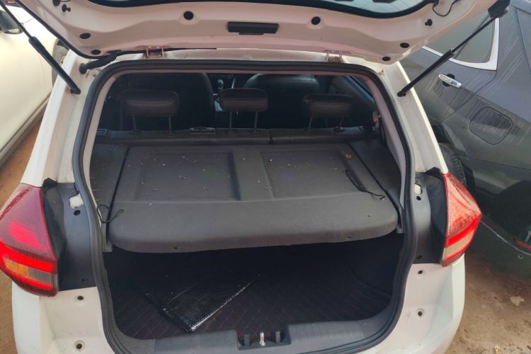 奇瑞 瑞虎3X 2021款 改款 PLUS 1.5L CVT尽兴松子版机舱底盘23