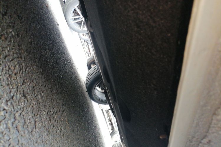 红旗HS5 2022款 2.0T 智联旗享四驱版机舱底盘30