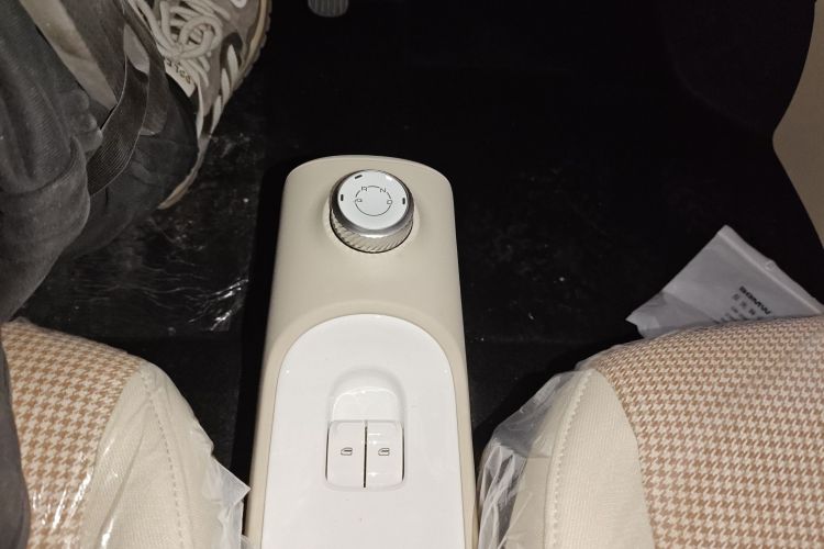 五菱汽车 宏光MINIEV 2024款 第三代 215km 青春版中控内饰18