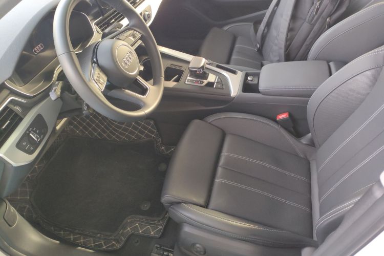 奥迪A4L 2023款 40 TFSI 时尚动感型中控内饰19