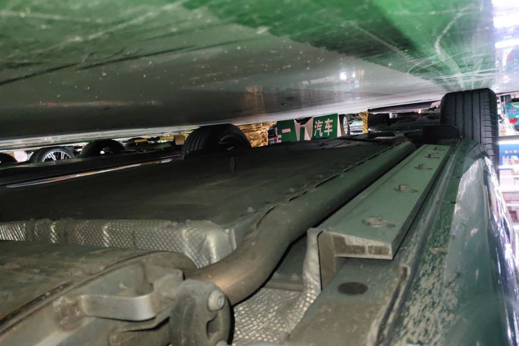 鸿蒙智行 问界M5 2022款 增程四驱性能版局部细节9001