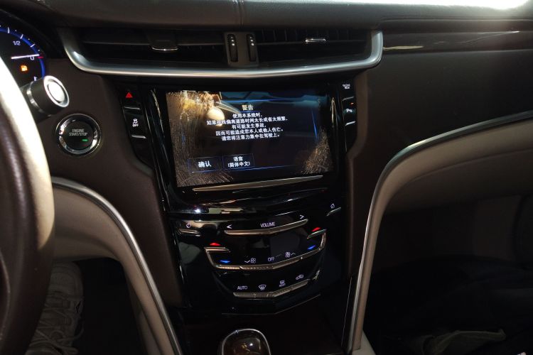凯迪拉克XTS 2016款 28T 精英型中控内饰16