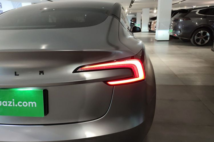 特斯拉 Model 3 2023款 后轮驱动版车身外观9