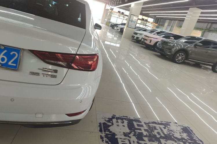 奥迪A3 2018款 30周年年型 Limousine 35 TFSI 风尚型车身外观9