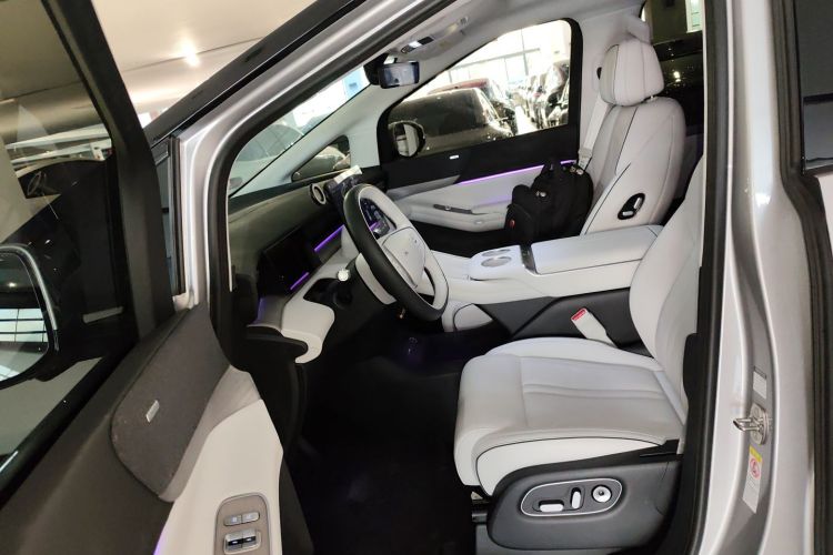 小鹏X9 2024款 640四驱高性能Max中控内饰19