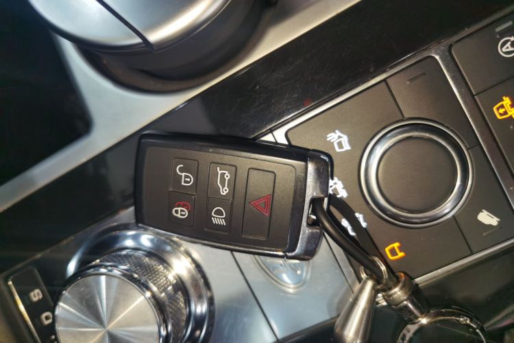 路虎 发现 2019款 2.0T SE中控内饰11