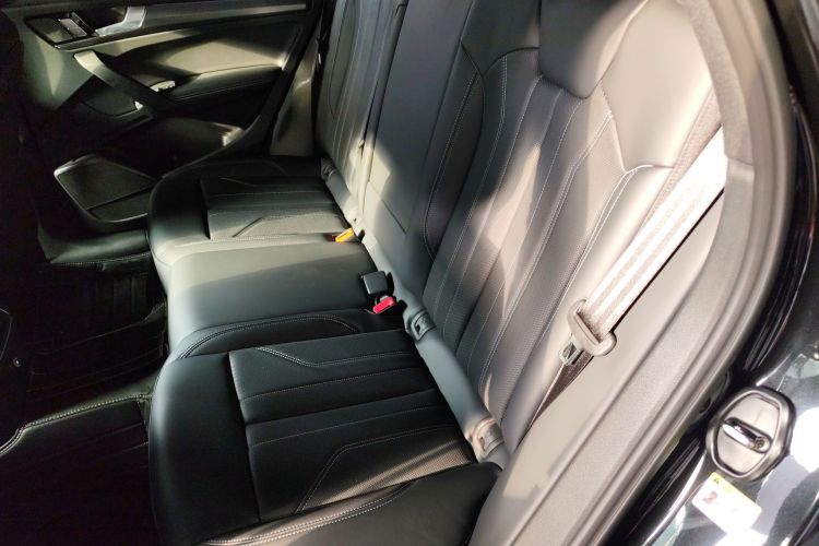 奥迪Q5L 2025款 40 TFSI 豪华动感型中控内饰21