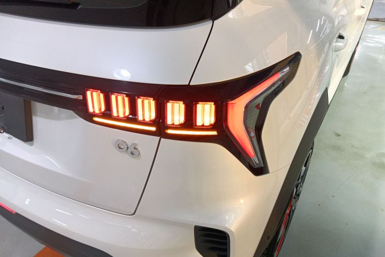 领克06 2020款 1.5T 耀Halo车身外观9