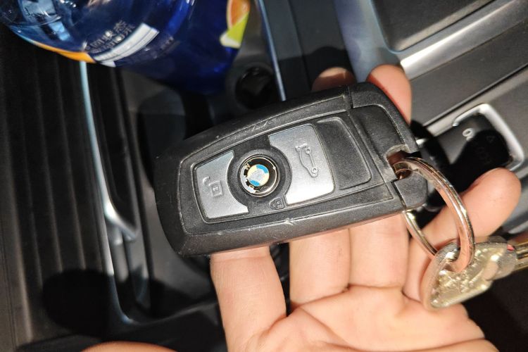 宝马3系 2016款 316Li 时尚型中控内饰11