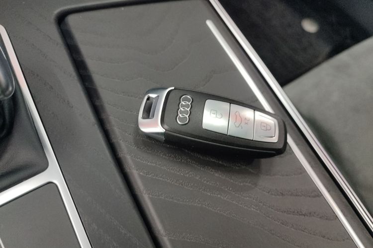 奥迪A6L 2024款 45 TFSI quattro 臻选动感型中控内饰7001