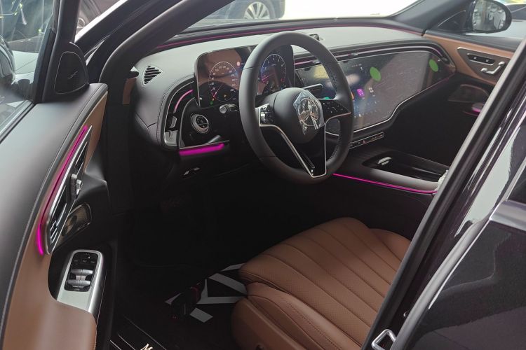 奔驰E级 2025款 改款 E 300 L 豪华型中控内饰20